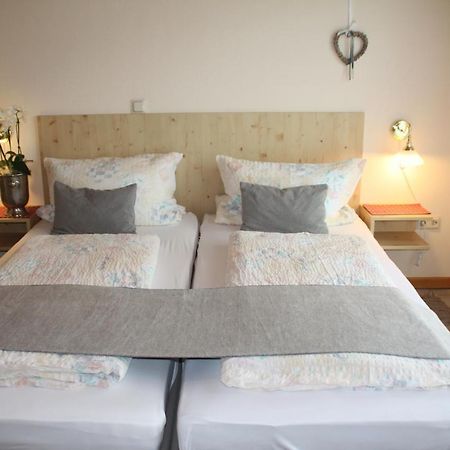 Weingut-Brennerei-Gaestehaus Emil Dauns Reil Extérieur photo