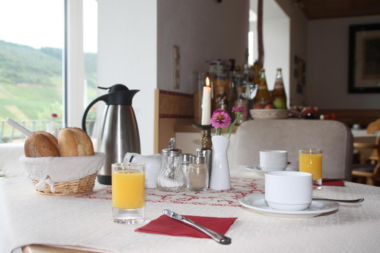Weingut-Brennerei-Gaestehaus Emil Dauns Reil Extérieur photo